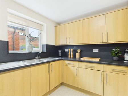Room in a Shared House, Smithdown Lane, L7 - Photo 3