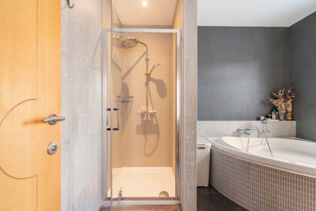 Gerenoveerd duplexappartement met ruim terras in Zwijnaarde - Photo 2