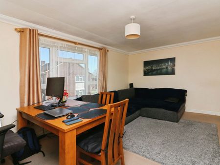 Flat to rent on - Photo 4