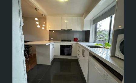 Contemporary boutique living by the bay! - Photo 4