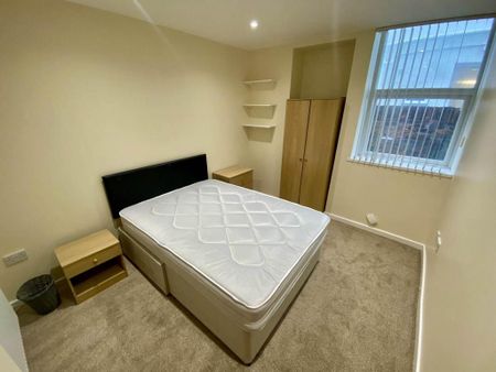 3 bedroom flat to rent - Photo 4