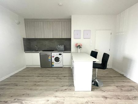 Brand new self-contained flat with private entranc - Photo 5