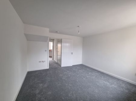 2024-Built Modern Semi-Detached Home in Hampton Woods, Peterborough - Photo 3