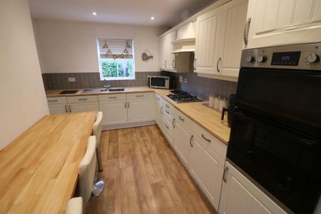 4 bedroom detached house to rent - Photo 3