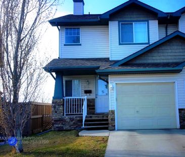 BEAUTIFUL 3 BED, 2.5 BATH, 2 STOREY HALF DUPLEX W/ A SINGLE ATTACHE... - Photo 3