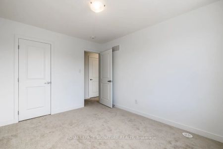 Condo Townhouse For Lease | S9052425 - Photo 3