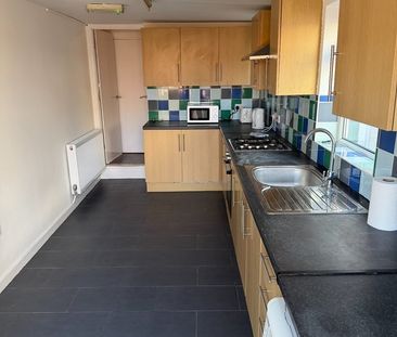 Room in a Shared House, Stockwood Crescent, LU1 - Photo 6