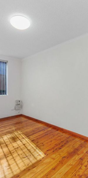 Modern Two Bedroom Apartment - Photo 1