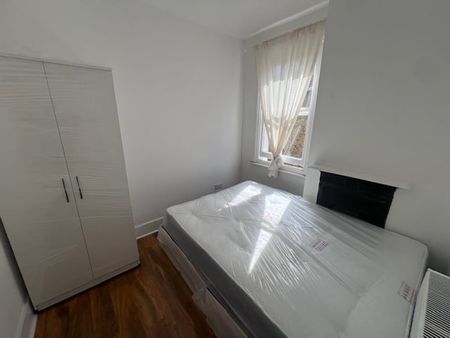 Room in a Shared House, Fawnbrake Avenue, SE24 - Photo 4