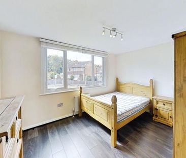 4 bedroom semi-detached house to rent - Photo 3