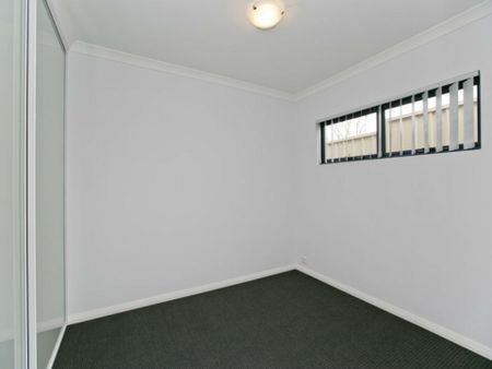 Beautiful 2-Bedroom, 2-Bathroom Villa in a Peaceful Location - Photo 4