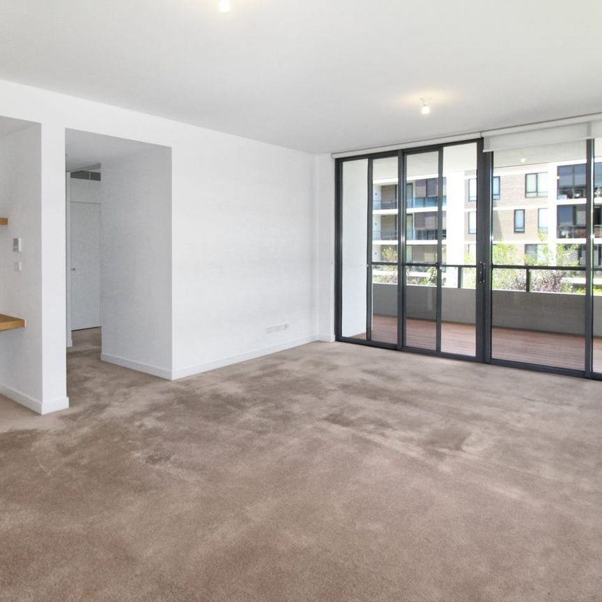 Modern two bedroom apartment in sought after location - Photo 1