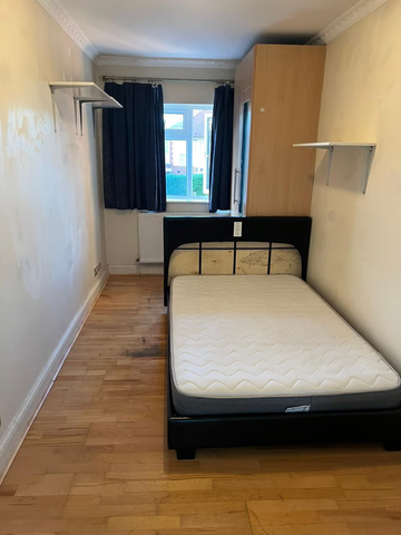 1 bedroom in a house share to rent - Photo 2