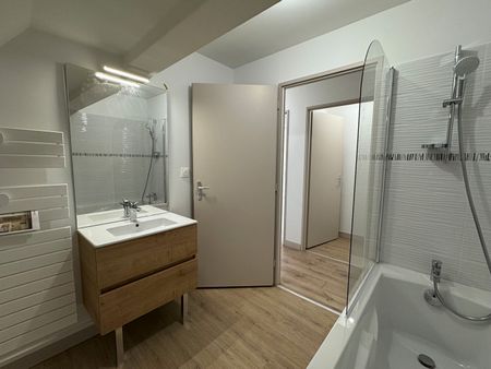 Location Appartement 4 pièces 118m² - Photo 3