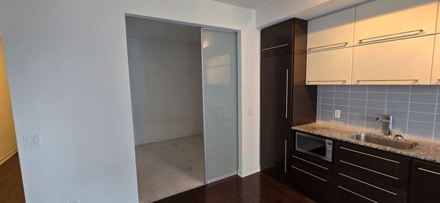 For Lease - 770 Bay Street Unit# 2208, Toronto, Ontario - Photo 1