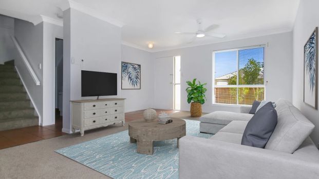 Comfortable & Spacious 4 Bedroom Home - Photo 1