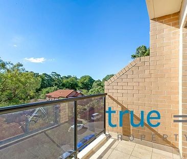 SUN-DRENCHED TOP FLOOR APARTMENT - Photo 2