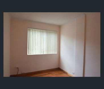 First Floor - Ideal Location! - Photo 3