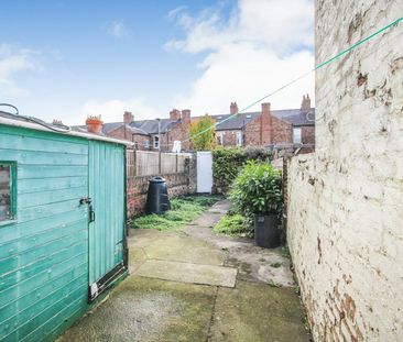 Terraced House to rent on - Photo 6
