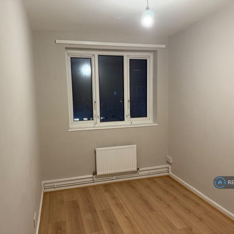 4 bedroom flat to rent - Photo 1