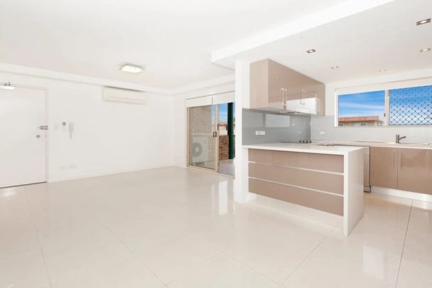 Lifestyle & Appeal - 2 bedroom 2 bath - this property has it all! - Photo 1