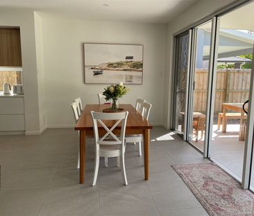 Luxury Two-Storey Bayside Residence for Lease - Photo 3