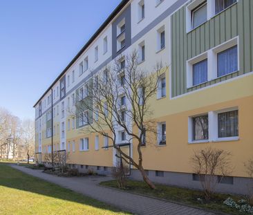 Sonnige 2-Zimmer-Wohnung mit offener Küche + Balkon - Foto 1