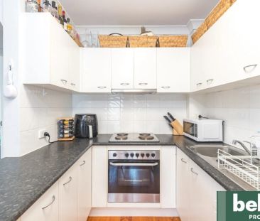 Stylish Second-Floor Apartment in Vibrant Stones Corner - Photo 5