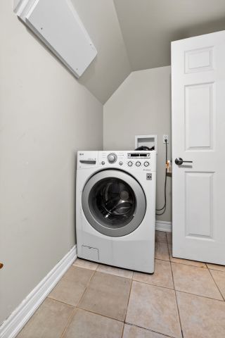 For Lease - 303 Rossland Road Unit# Basement, Whitby, Ontario - Photo 2