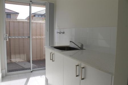 Modern Home in the Heart of Baldivis - Photo 3