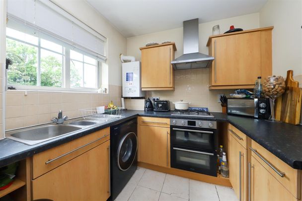 Exchange Walk, Pinner, HA5 - Photo 1