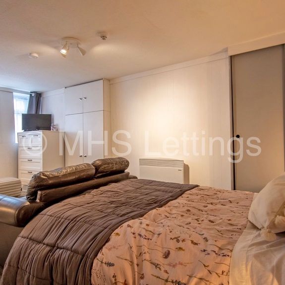 1 Bedroom Flat for rent in Manor Terrace - Photo 1