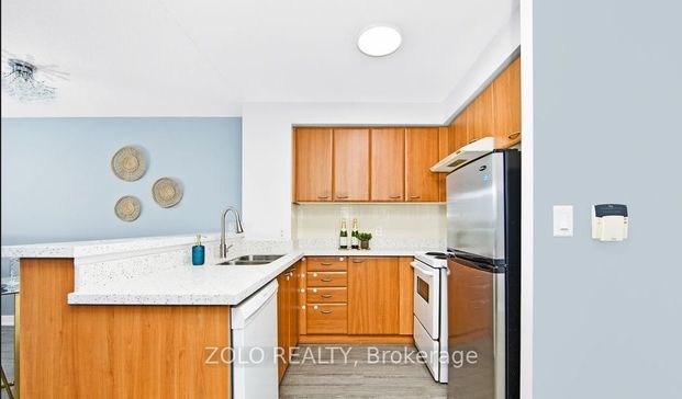 For Lease - 36 Lee Centre Drive Unit# 2708, Toronto, Ontario - Photo 1