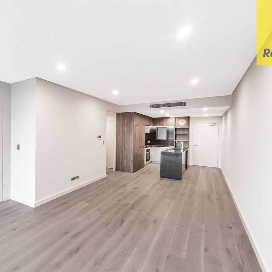 The Premier Choice Three-bedroom residence at Platinum on Peach Tree - Photo 1