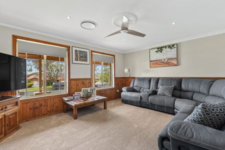 21 Lamilla Street Glenfield Park NSW - Photo 2