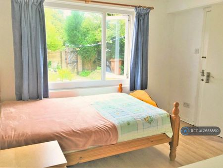 1 bedroom flat to rent - Photo 4