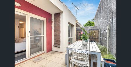 Charming one-bedroom retreat steps from station street - Photo 5