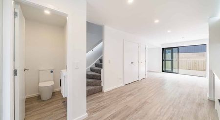 BRAND NEW 2x bedroom townhouse in exclusive development: - Photo 4