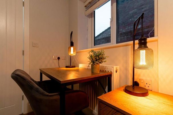 1 bedroom in a house share to rent - Photo 1