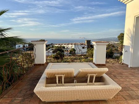 4 bedroom luxury Villa for rent in Manilva, Spain - Photo 4