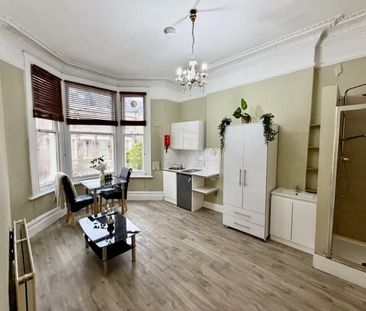 1 Bed Flat, Matheson Road, W14 - Photo 3