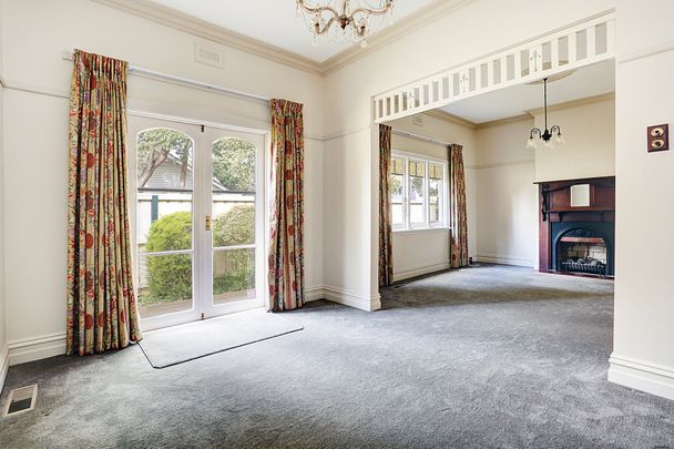 FAMILY HOME COMBINING PERIOD CHARM WITH MODERN LIVING - Photo 1