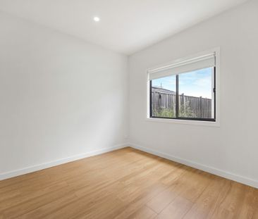 5 Taro Walk, Rockbank VIC, Belconnen - Photo 4