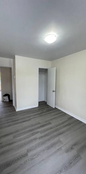 GRAND 5 1/2 RÉNOVE, PRES BORD DE L'EAU, JARDIN, SOUS-SOL ET 1 PARKING INCLUS - Photo 1