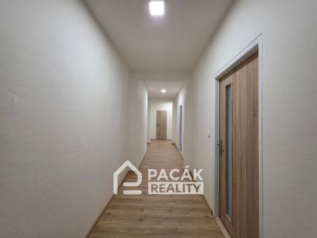 Pronájem prostorného čerstvě zrekonstruovaného bytu 2+1 v Olomouci, ul. Božetěchova - Fotografie 2
