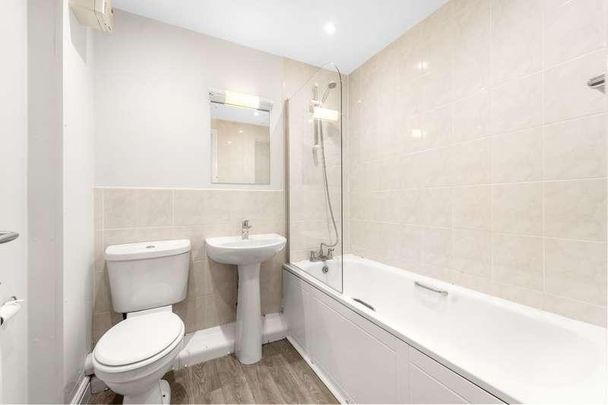 Bowling Court, Wakefield, WF2 - Photo 1