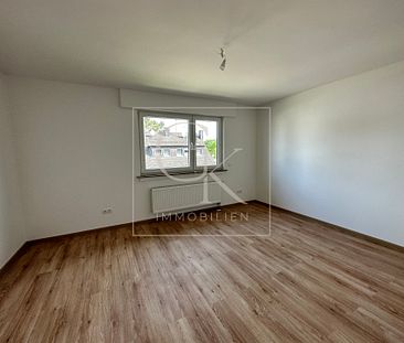 Erstbezug nach Modernisierung von großzügiger Wohnung im 1. OG mit großem Balkon - Photo 2