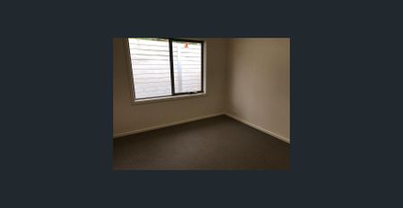 "Spacious 3 Bedroom Home" - Photo 3