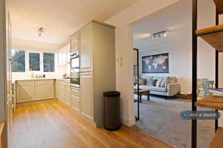 2 bedroom flat to rent - Photo 2