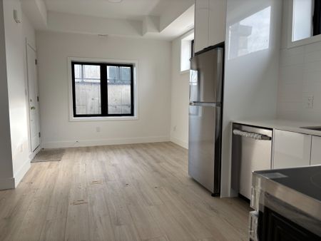 For Lease - 7277 Wilson Crescent Unit# 107, Niagara Falls, Ontario - Photo 2